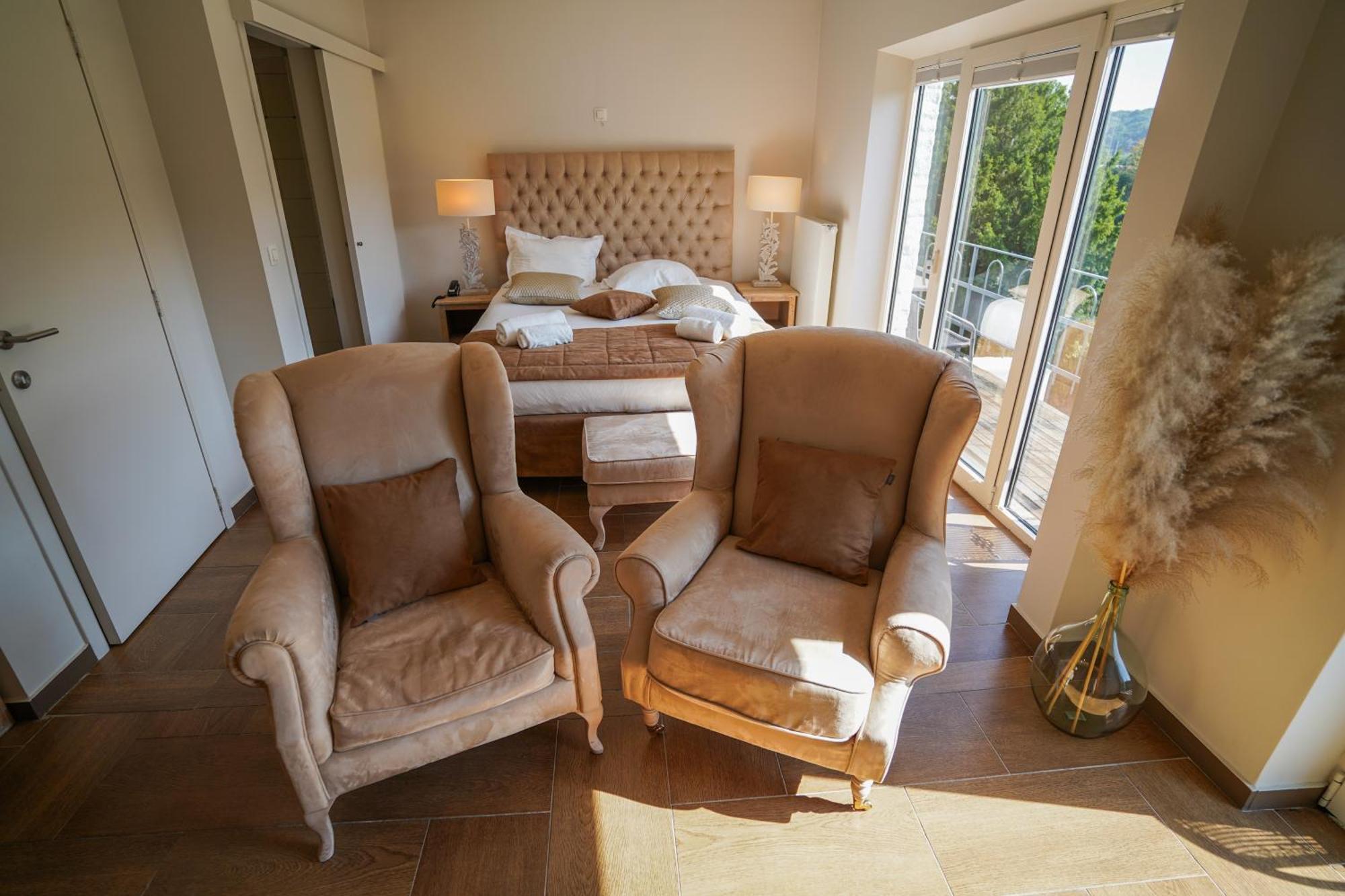 Hotel Au Comte De Mercy 4*